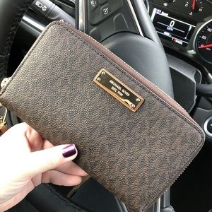 Michael kors wallet